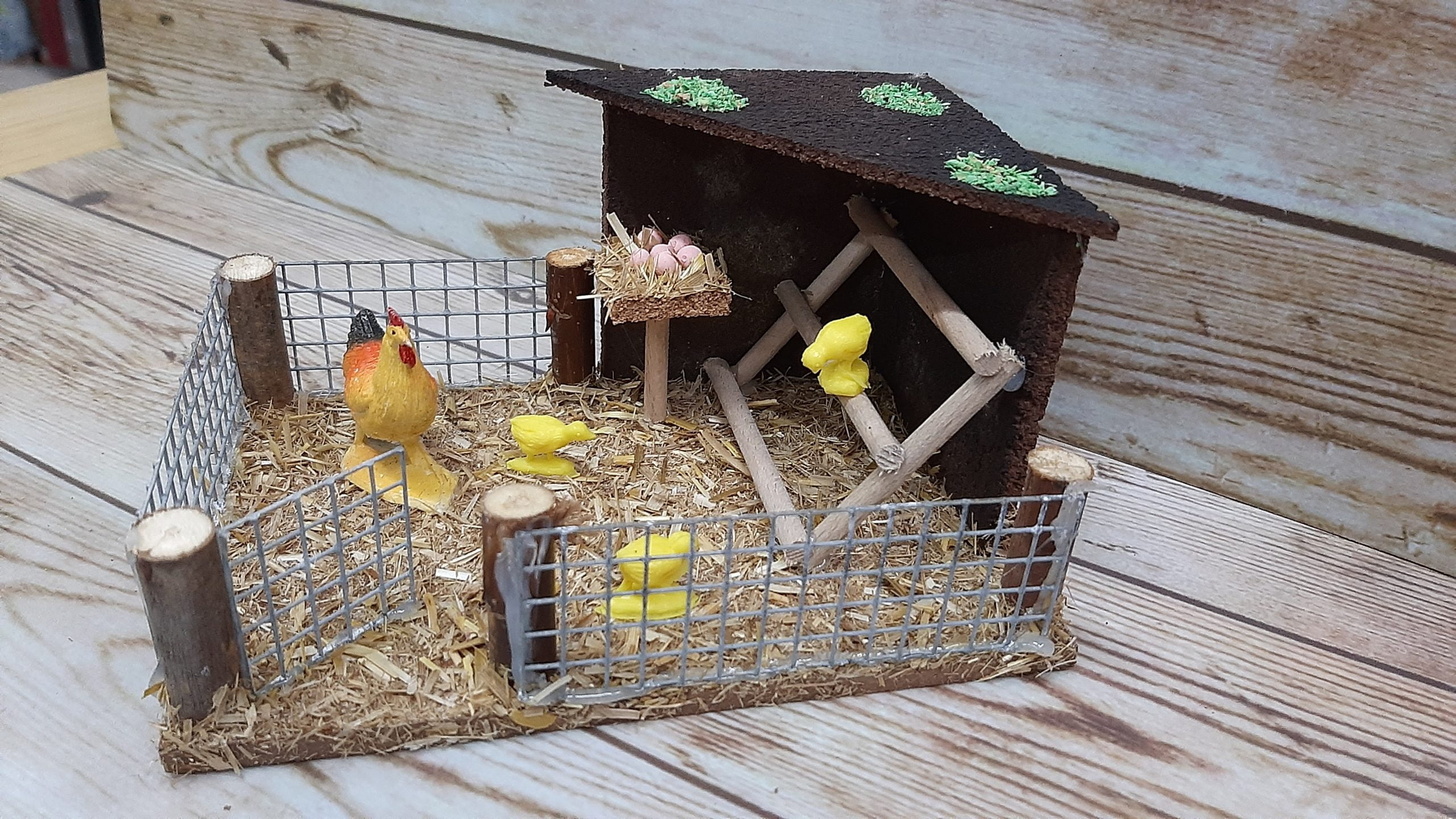 Pesebre -Gallinero Corral vallado y tejado con animales - Ferreteria